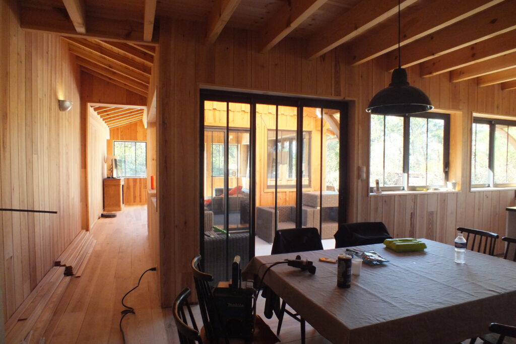 Maisons neuves 7 vue de la cuisine vers le patio extérieur
